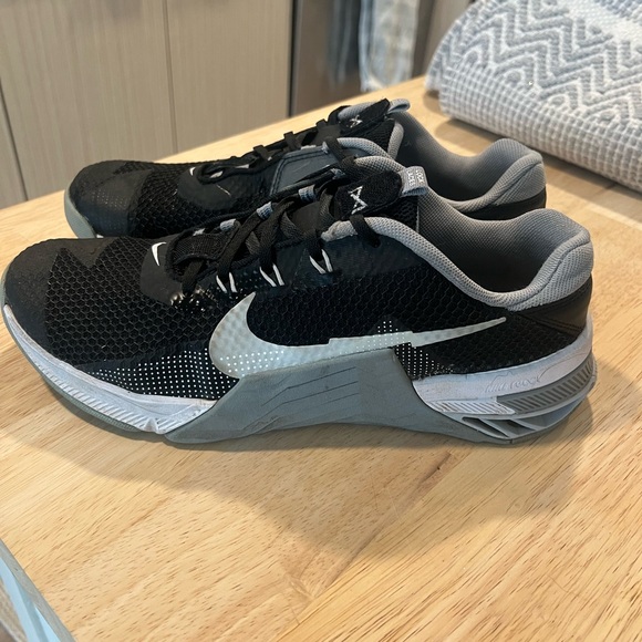 Nike Metcon Shoes - Picture 3 of 5